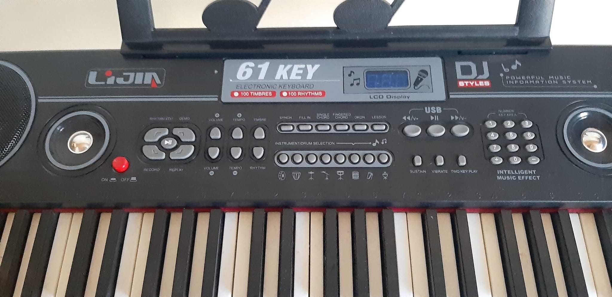 Keyboard razem ze stojakiem 61 Piano Keys, w bardzo dobrym stanie