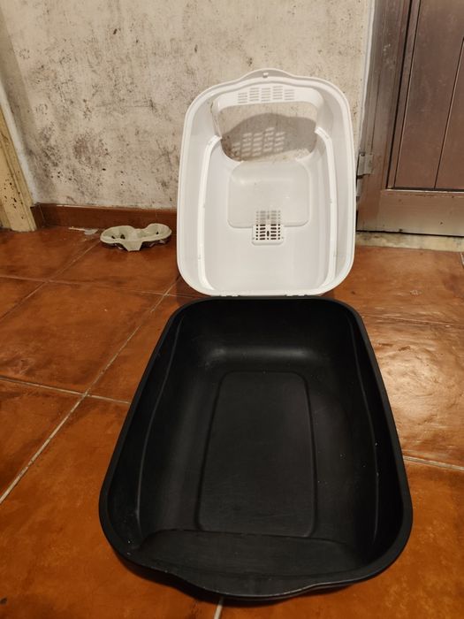 Casa de banho para gato com porta basculante