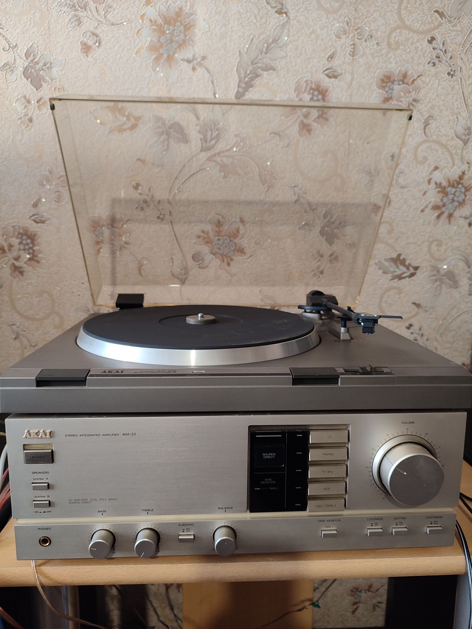 Проигрыватель винила akai АР-D2