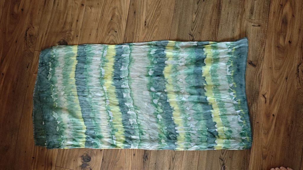 Szal jedwabny wzór tie dye zielony