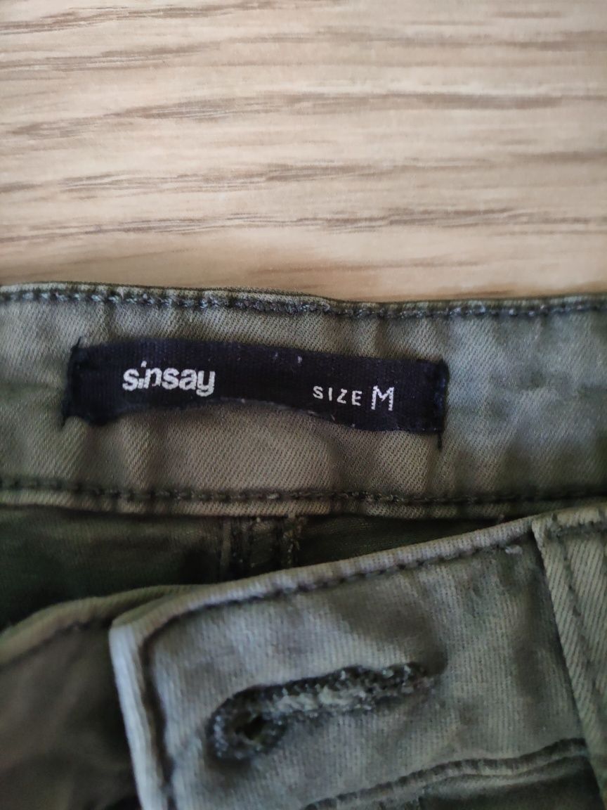 Spodnie w kolorze khaki rozmiar M sinsay