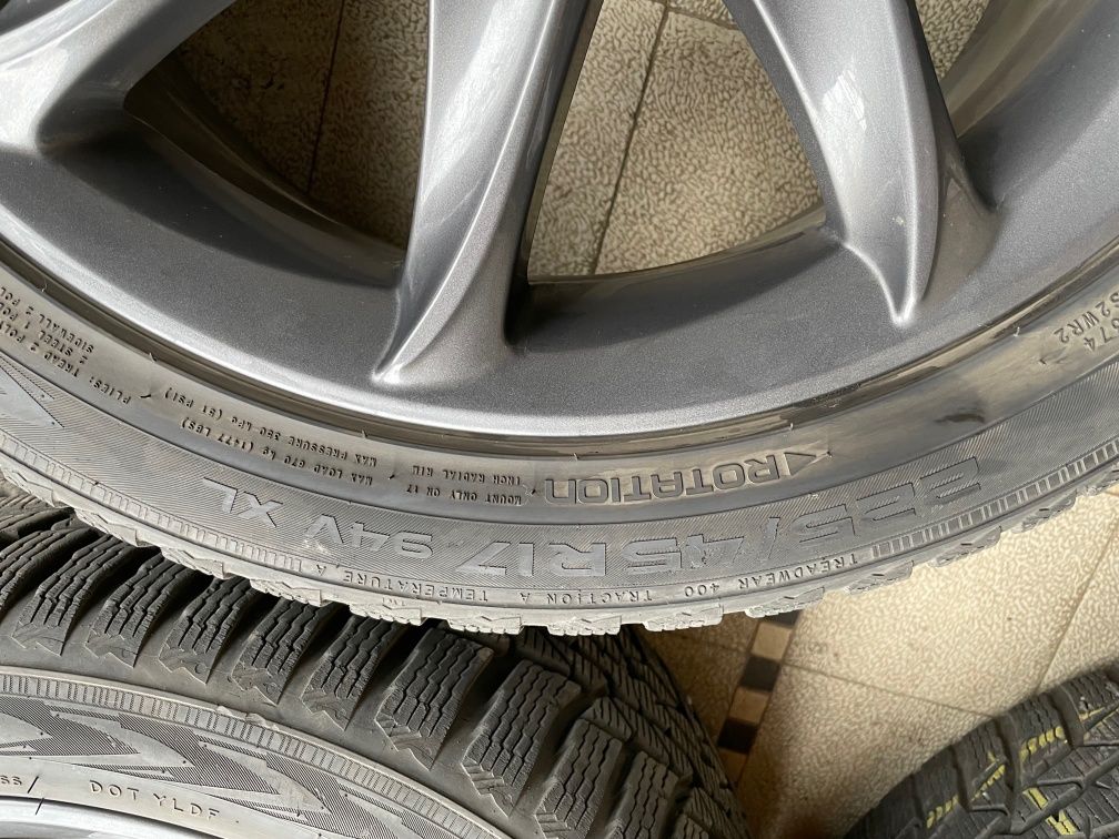 Toyota Auris alufelgi + opony zimowe Nokian 225/45 R17 94V XL.