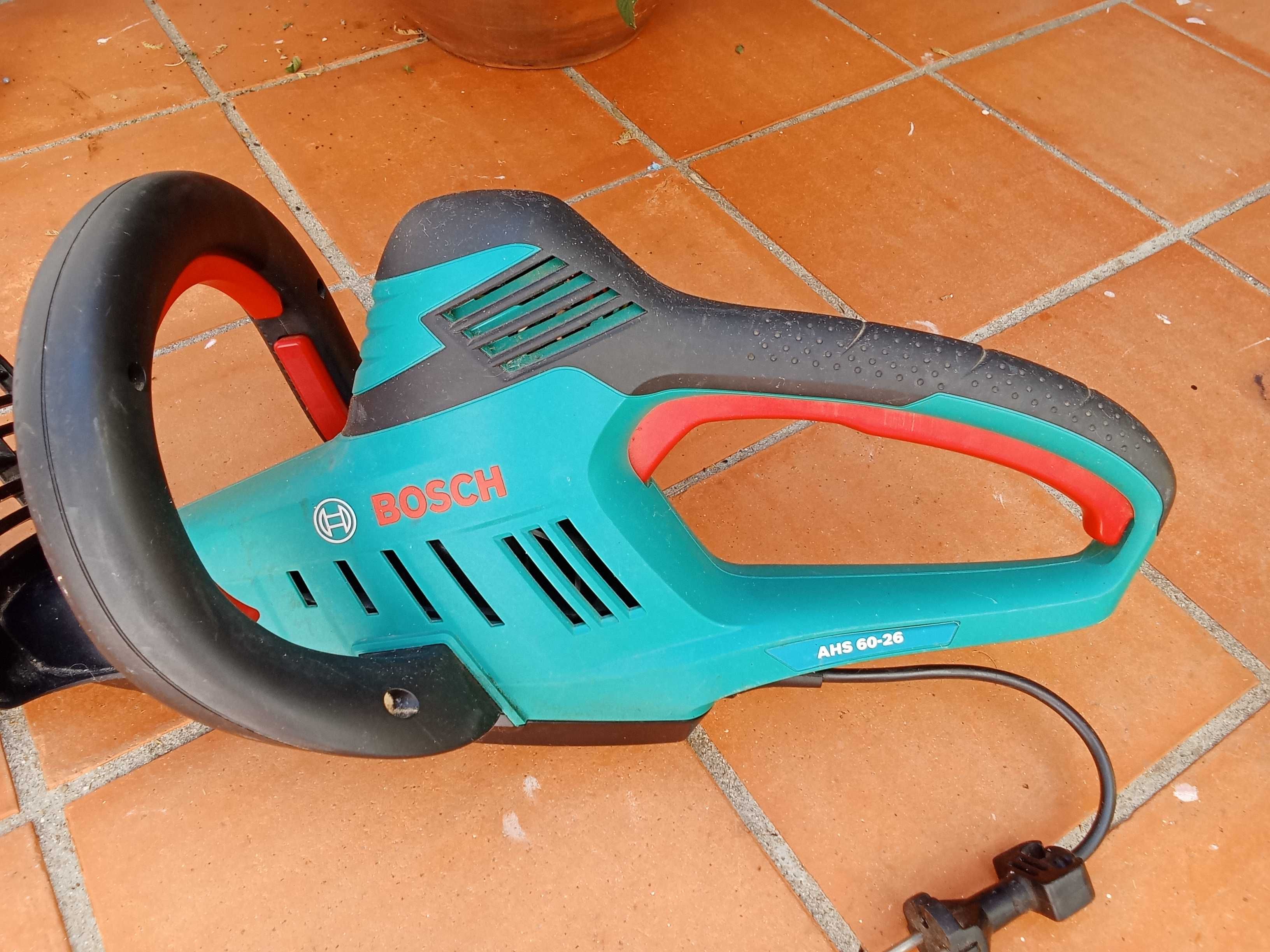 Aparador de sebes eletrico bosh