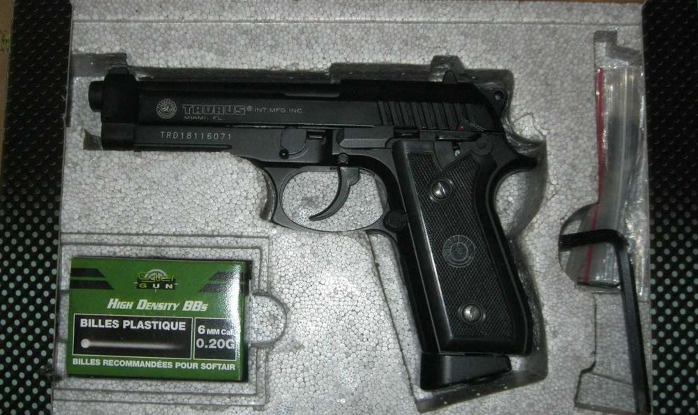 Іграшковий пістолет