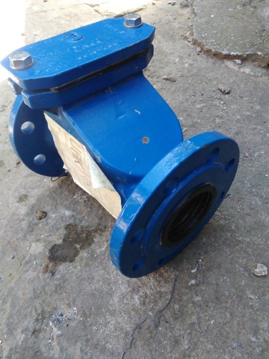 Продаётся клапан обратный, фланцевый ДН 80 с резиновым затвором.