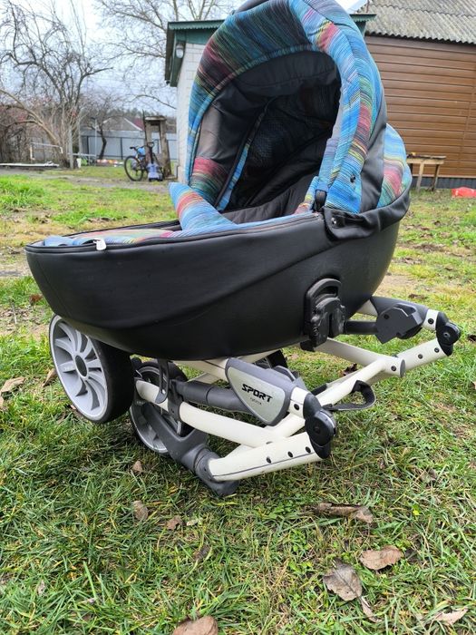 Дитяча коляска в гарному стані