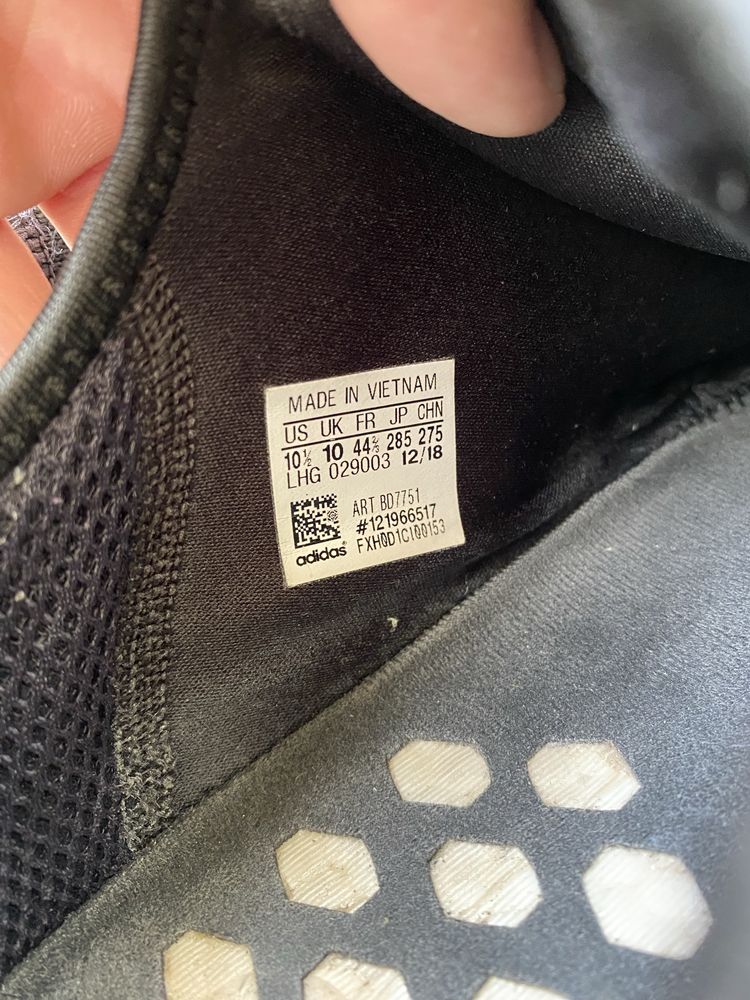 Кросівки Adidas NMD R1 44 2/3 р