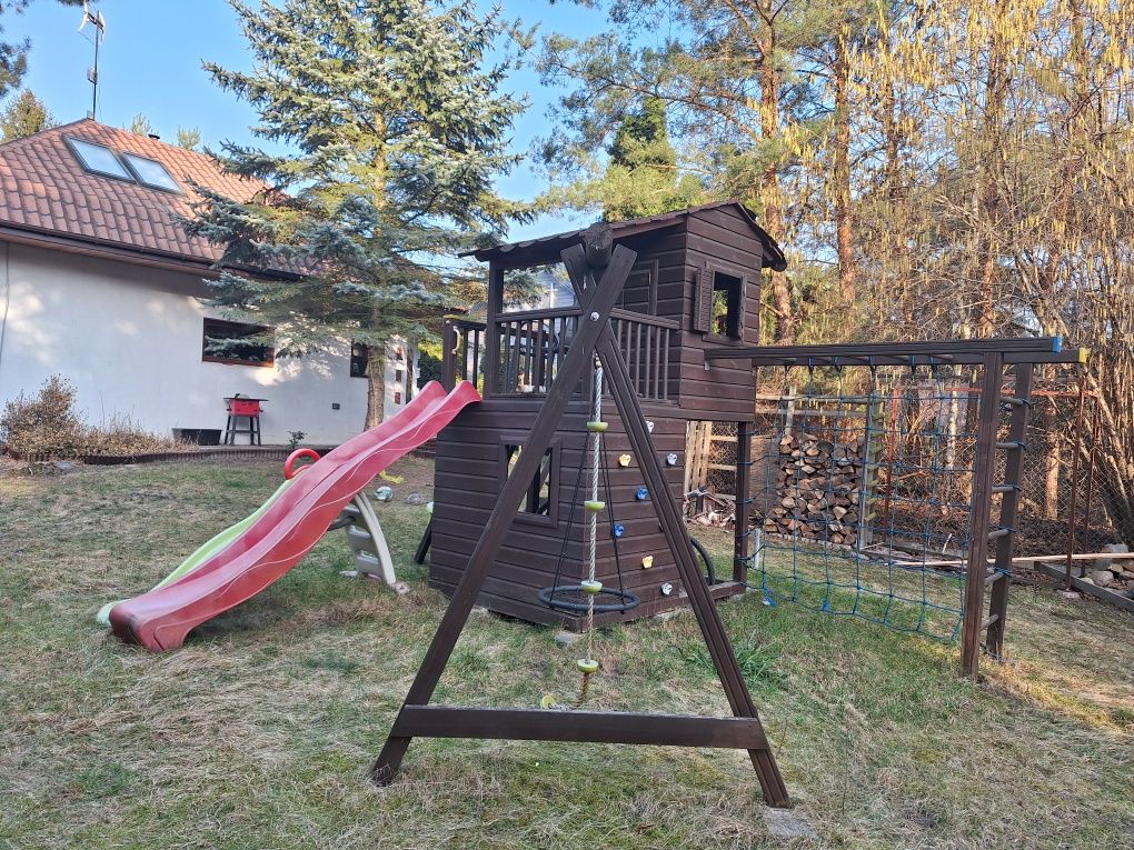 Domek drewniany huśtawka zjeżdżalnia i inne