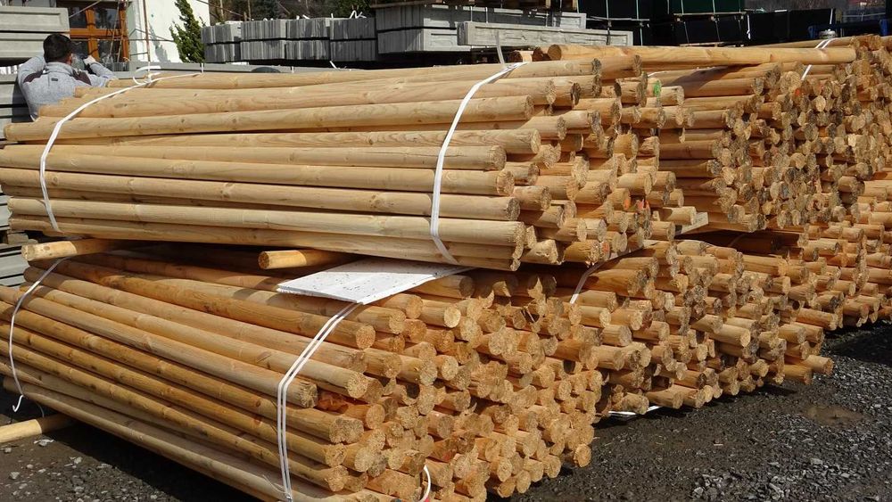 Słupki drewniane, paliki do siatki leśnej, wys. 2,6m