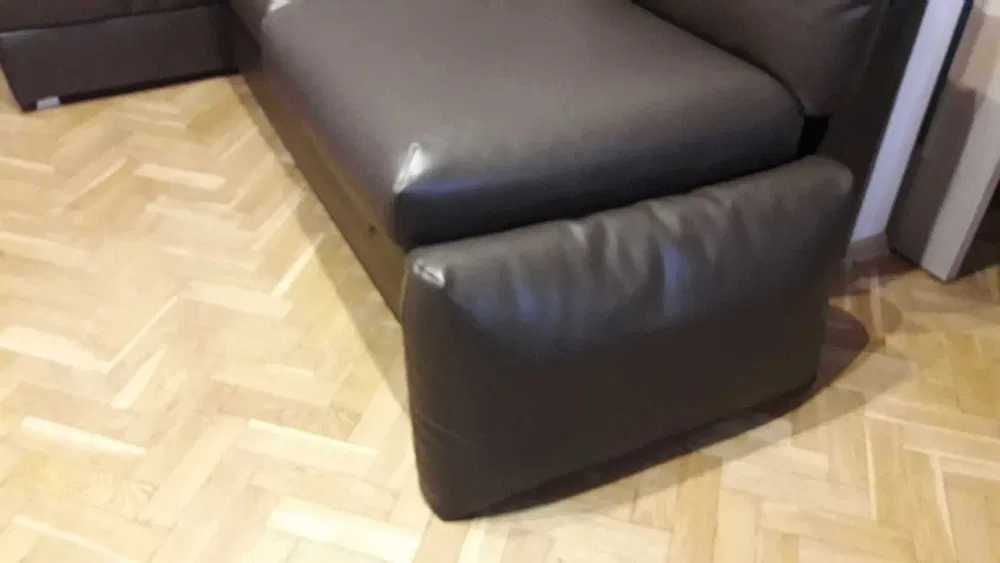 Narożnik. Rozkładany z szezlongiem z dużym pojemnikiem. Rogówka.