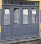 Portas antigas de uma loja
