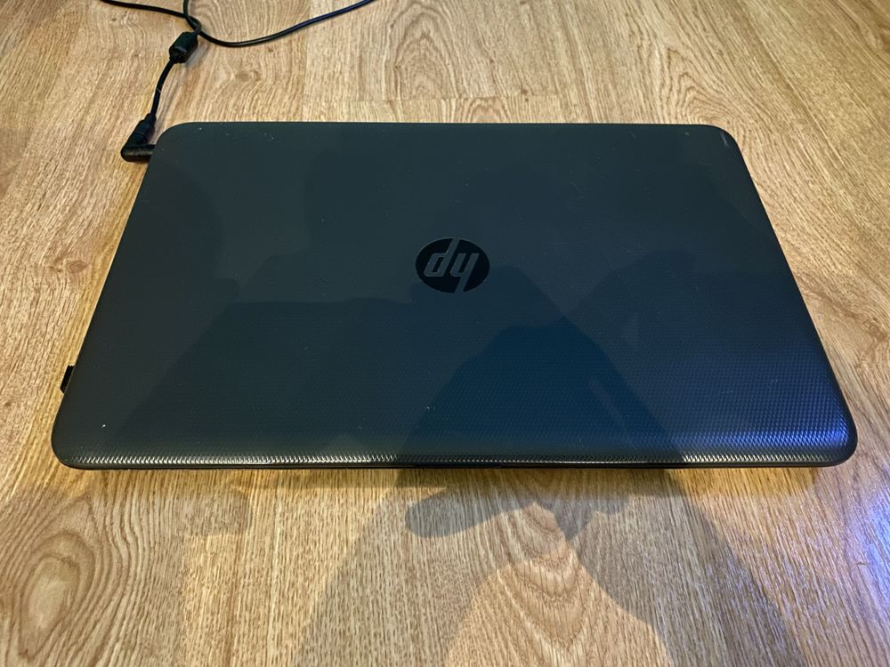 Laptop HP i5 | R5 M330 | 12GB RAM | 240GB M2