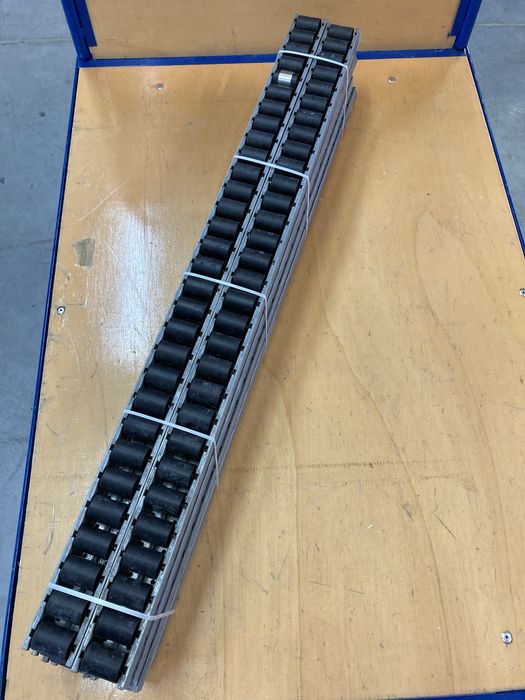 Rolki transportowe na listwie do prowadzenia ładunkuw 100 cm szerkoa