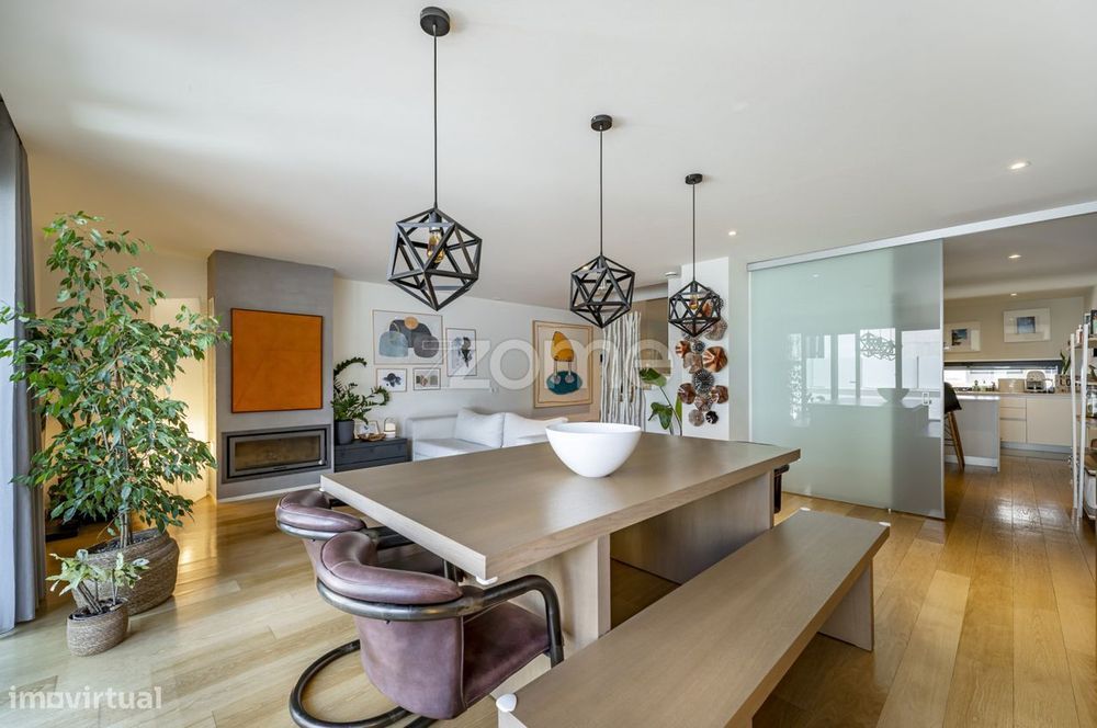 Moradia T4 com piscina, 2 terraços e ascensor junto à CUF, Porto