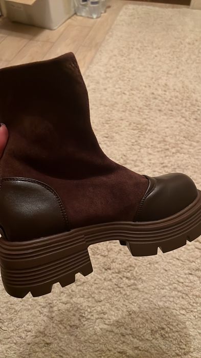 Продаю осіннє взуття.