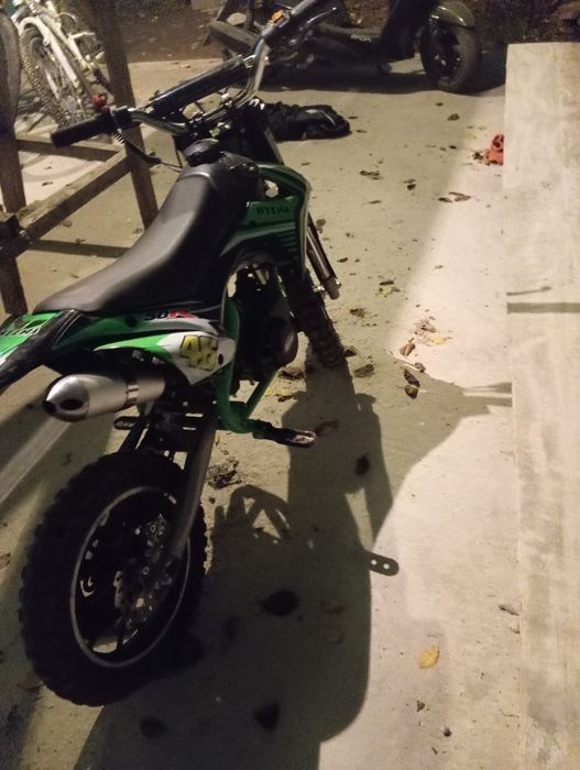 Мотоцикл в ідеальному стані не битий