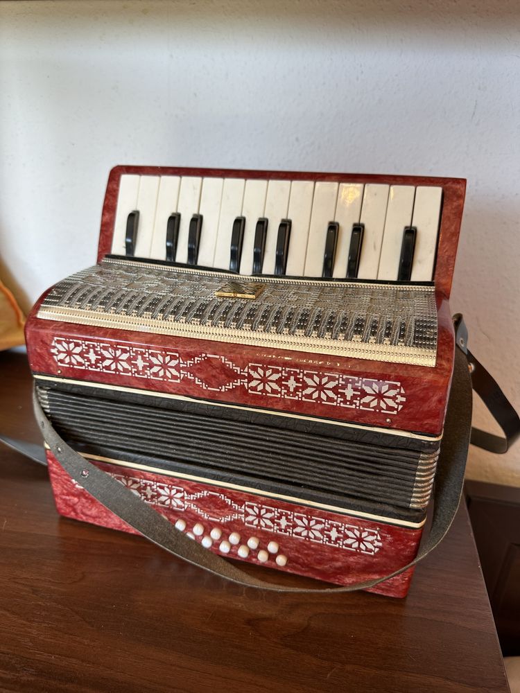 Akordeon czerwony pianino keyboard instrument mały mini dziecka manbiw