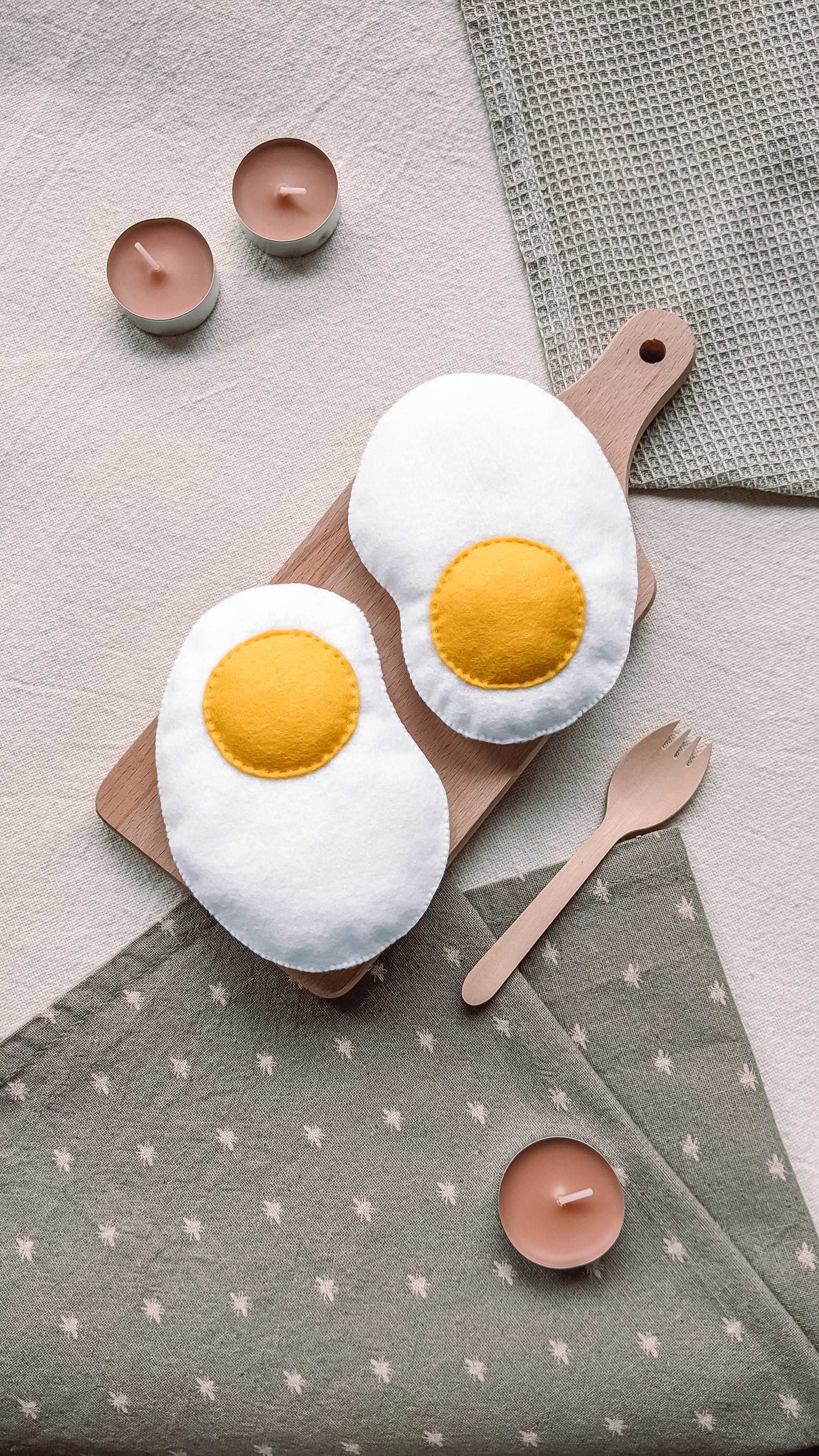 Filcowe jajko Sunny-Side Up - idealne na śniadania do zabawy!