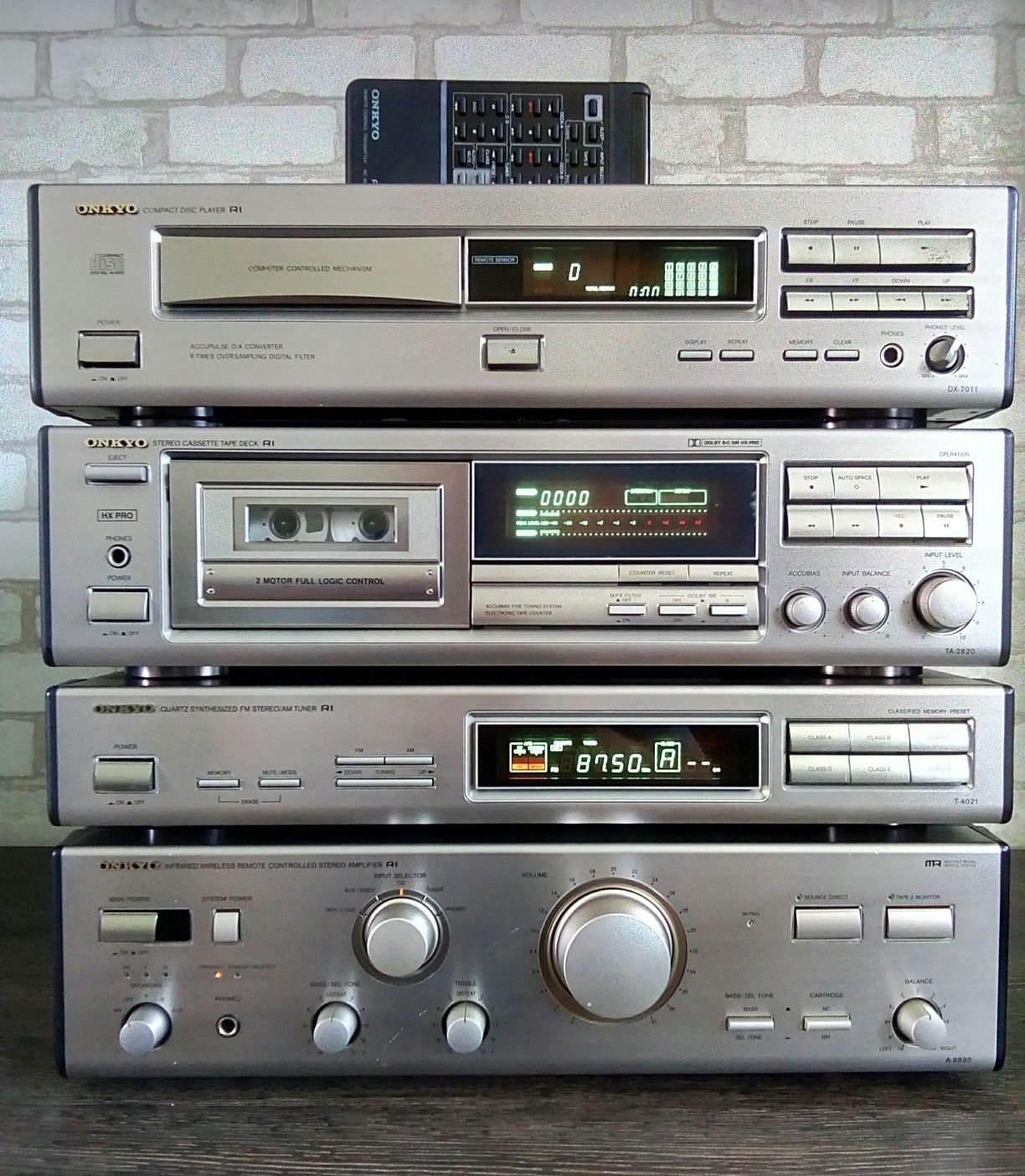 Onkyo A-8830, DX-7011, TA-2820, T-4021