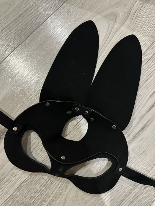 Шкіряні маски на обличчя