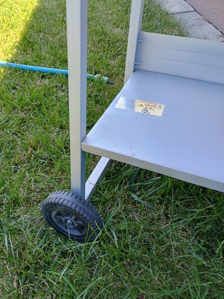Grill na węgiel drzewny.