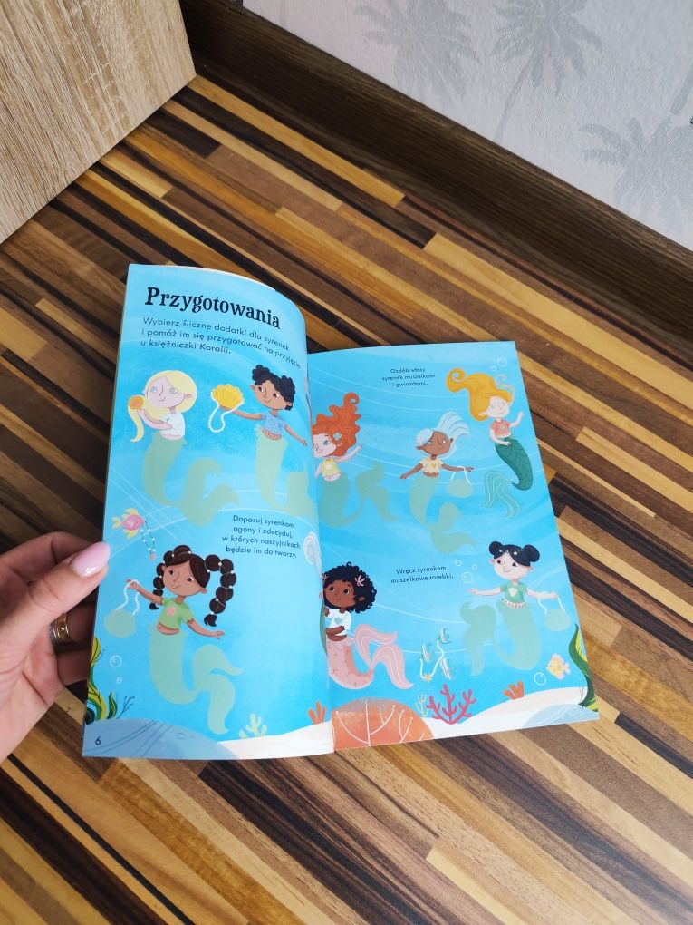 Unikat Usborne Lubię naklejać. Syrenki  Książka z naklejkami