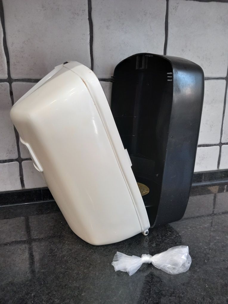Dispensador de toalhas de papel tipo bobina