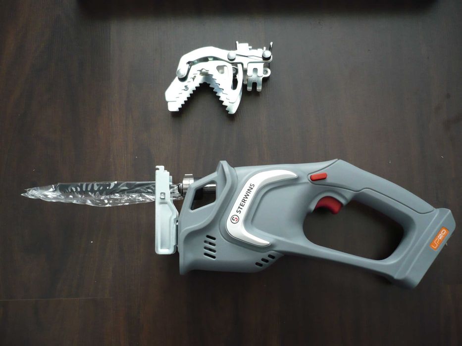 piła pilarka szablasta akumulatorowa do gałęzi Sterwins