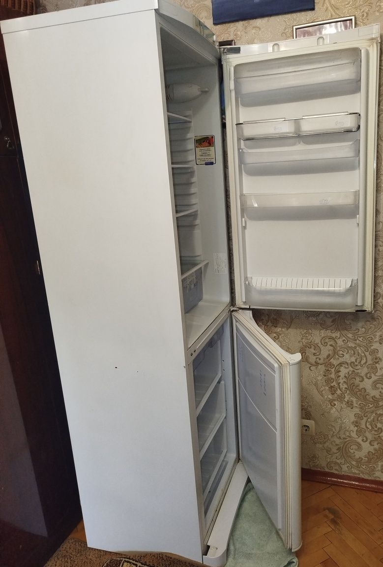 Продаю холодильник