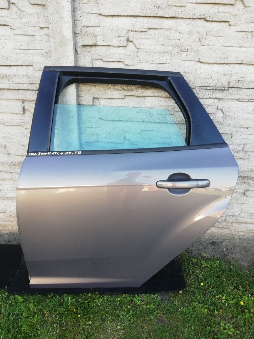 Drzwi lewe tylne lewy tył Ford Focus mk3 III kombi kolor VB w kolor