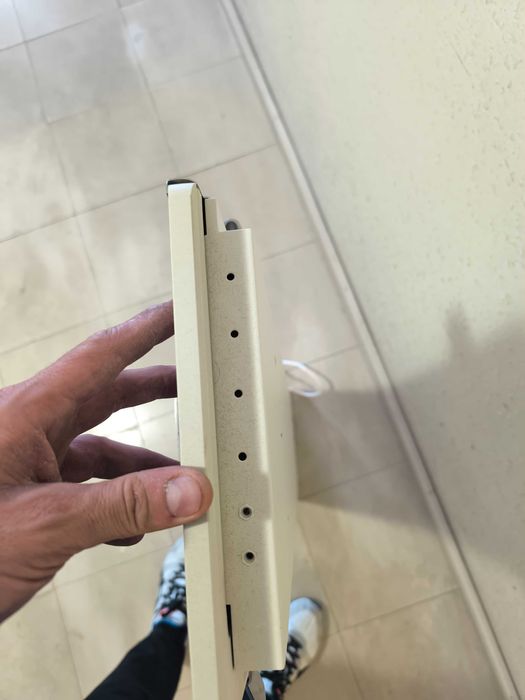 Toalheiro eléctrico branco de parede