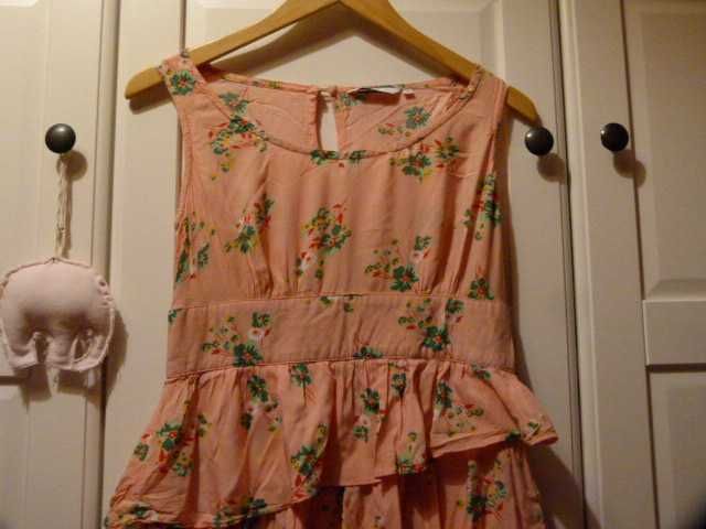 New Look sukienka brzoskwiniowa falbanki rozmiar L 40