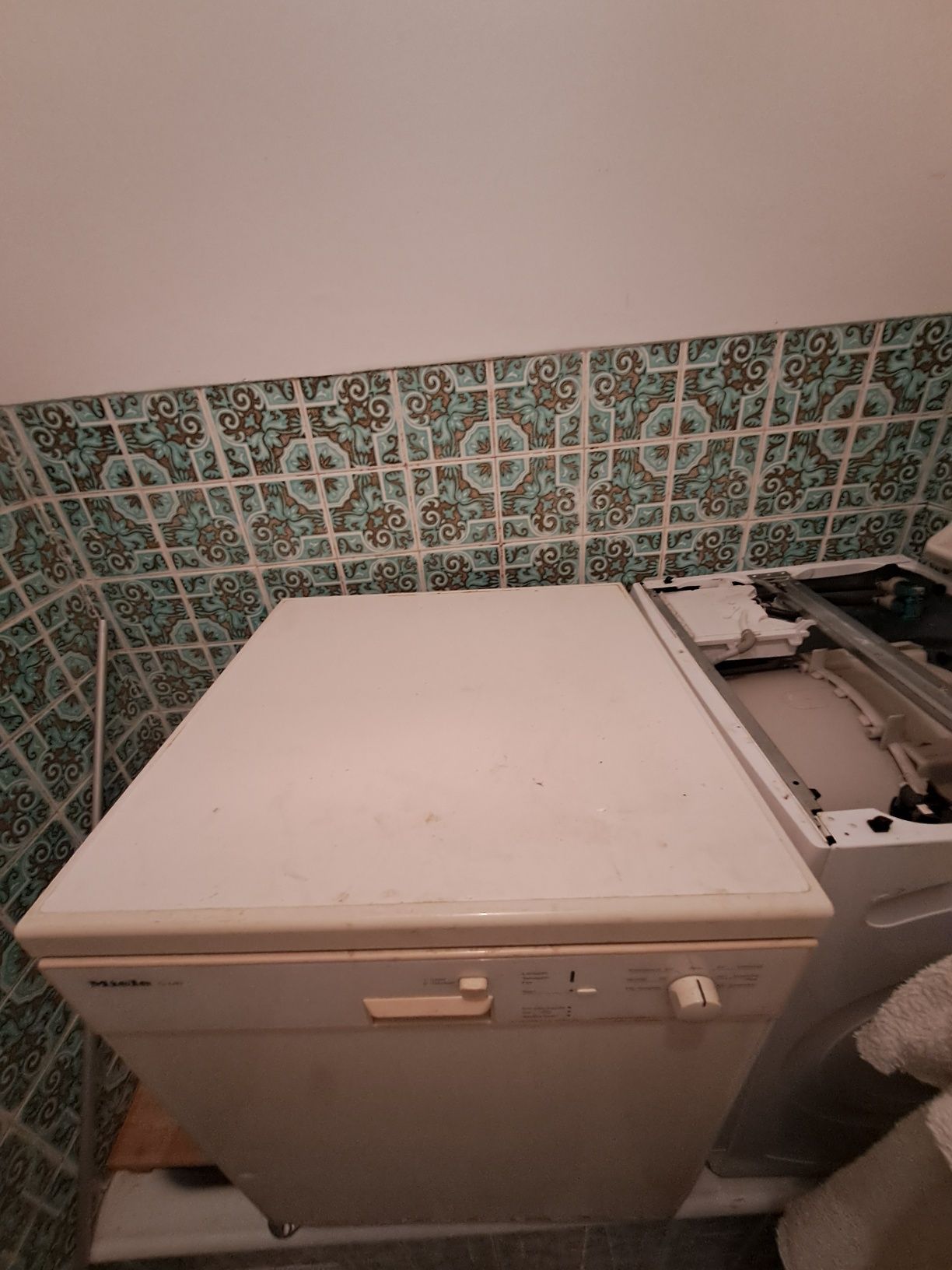 Máquina lavar louça Miele com avaria ou para peças