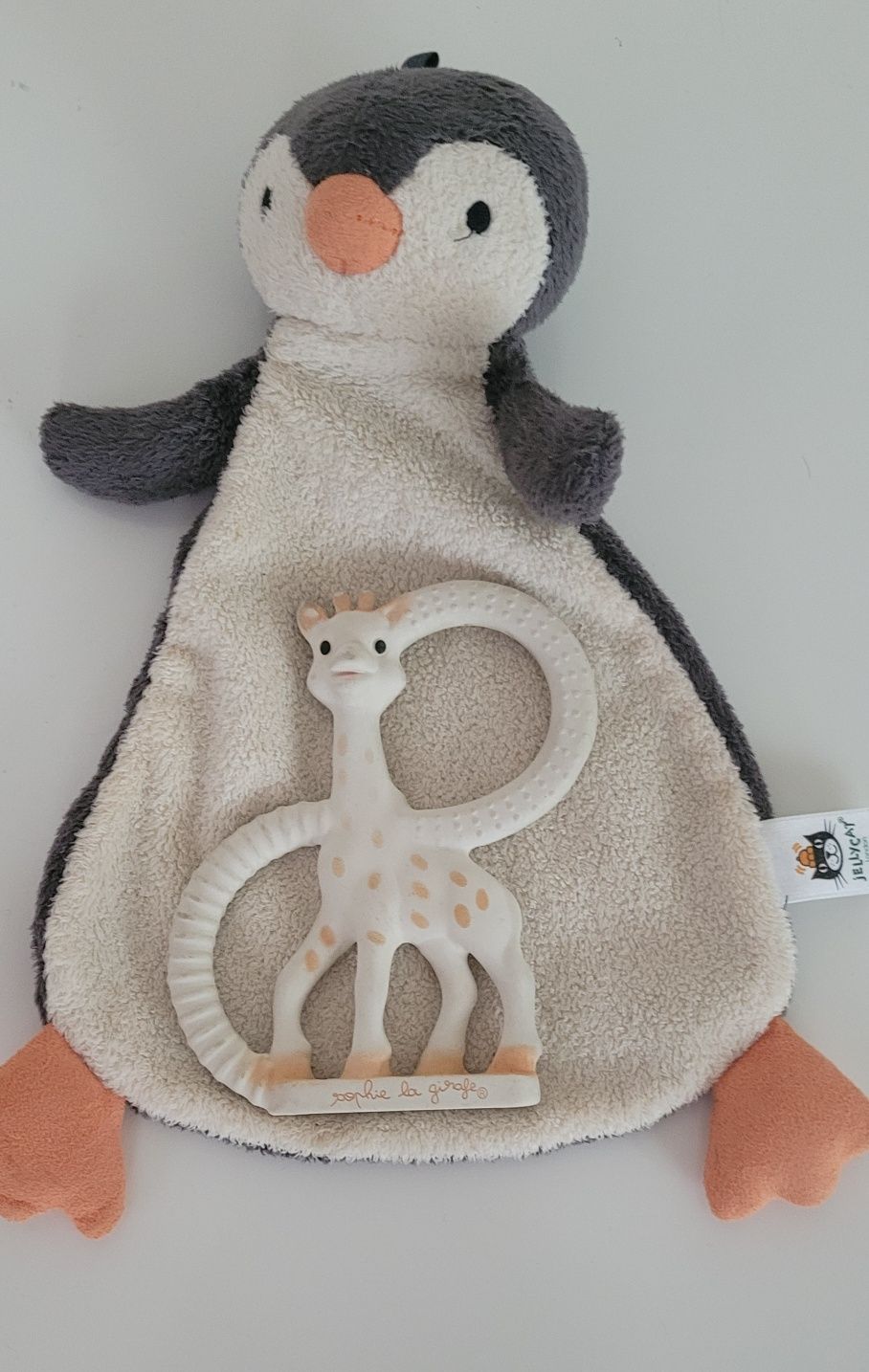 Gryzak Sophie i przytulanka szmatka jellycat