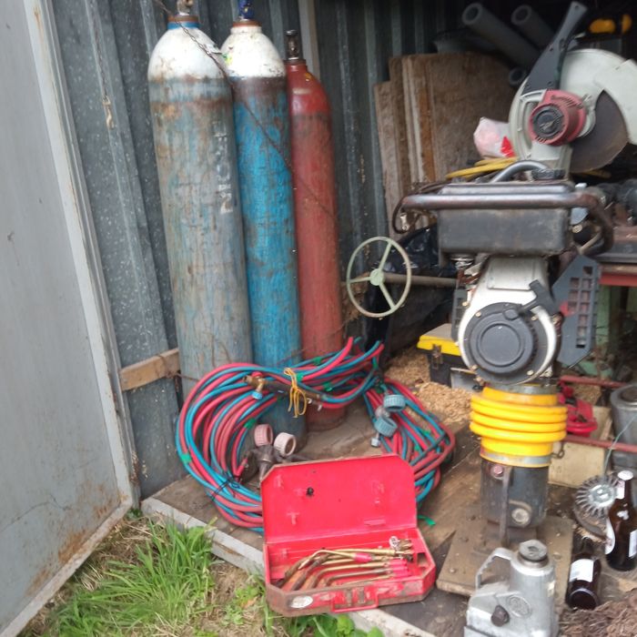 Wyprzedaż garażowa to co widać na zdjęciach i wiele innych.