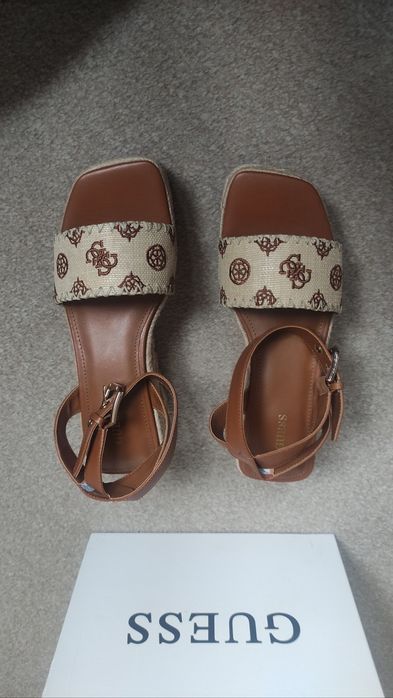 Sandały Guess roz 38