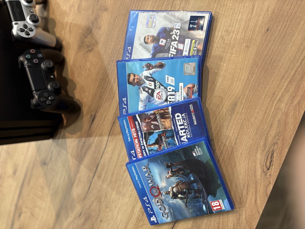 PS4 PRO 4 gry PAD PS4 V2