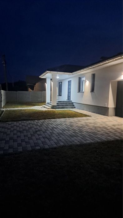 Продам новий будинок біля лісу