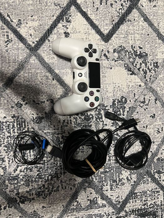 PlayStation 4 + 2 Геймпада