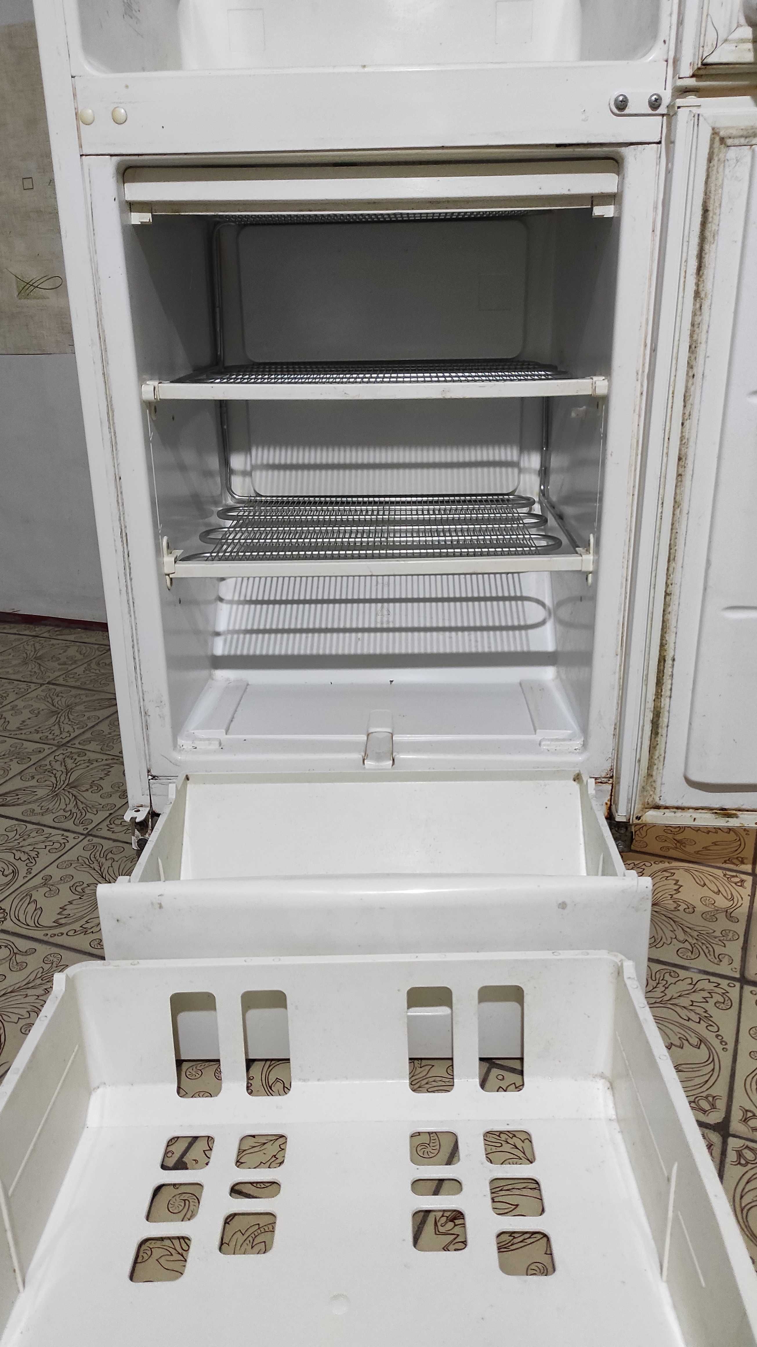 Продам холодильник SNAIGE, б/к, в хорошому стані.