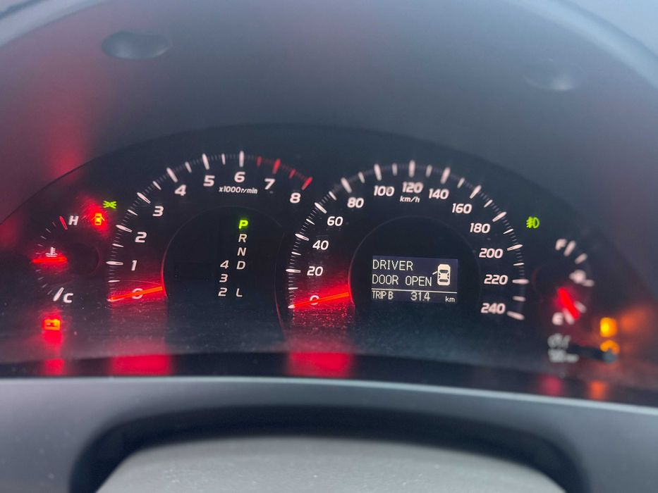 Toyota Camry 2.4 добрий стан