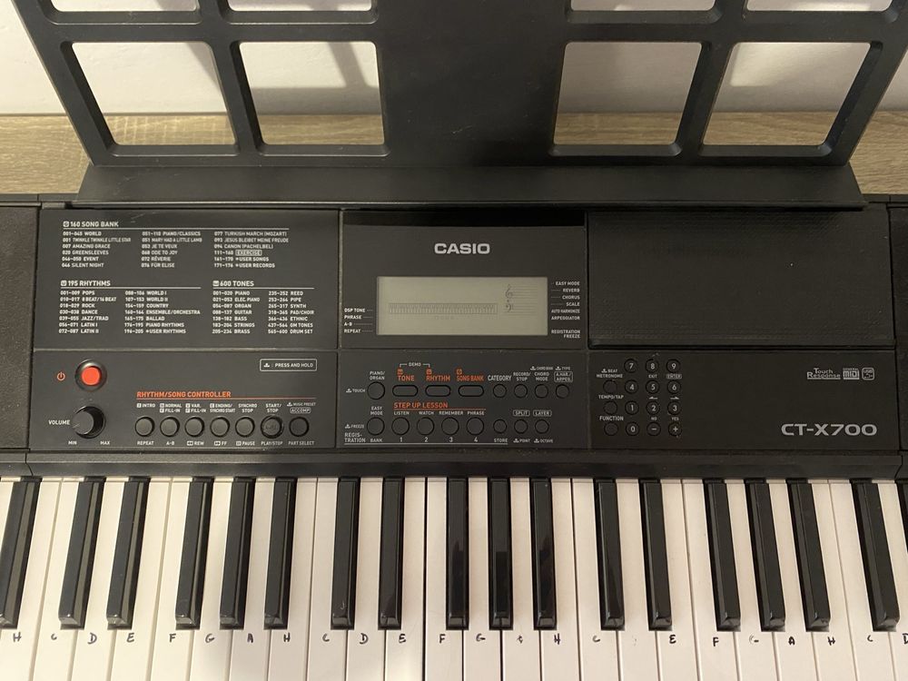 CASIO CT-X700 keyboard