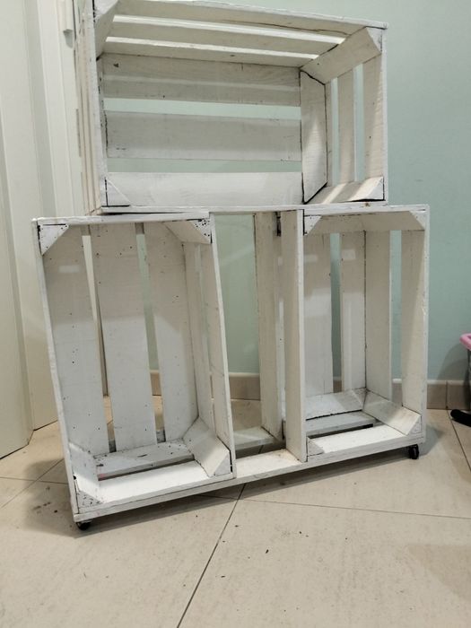 Móvel artesanal em madeira