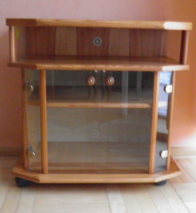 Sosnowa szafka pod telewizor