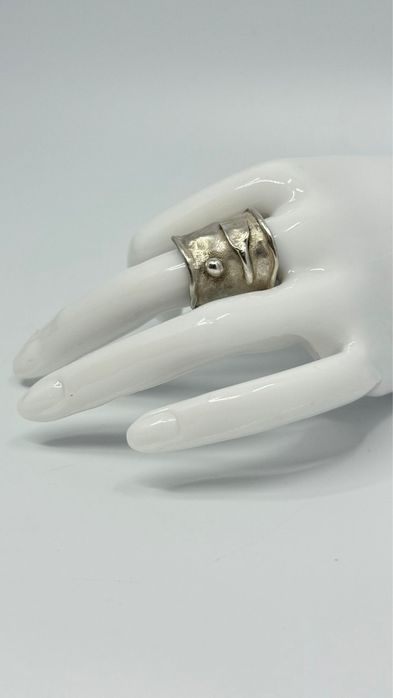 Srebrny piercionek p.925