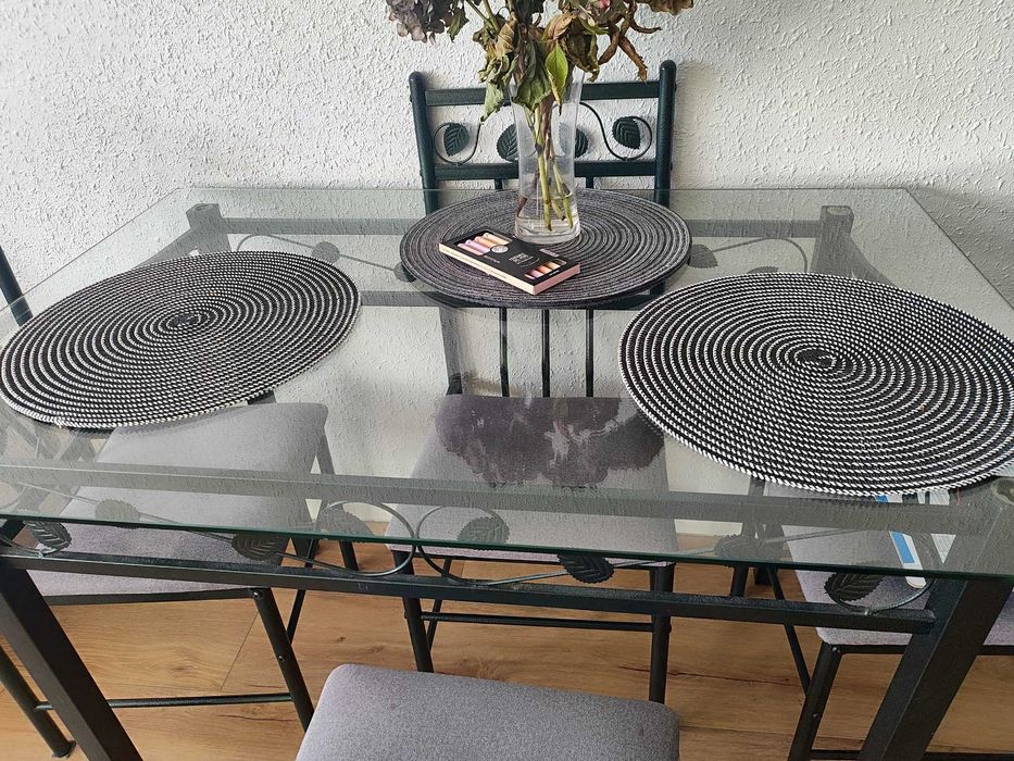 Stół szklany i 4 krzesła