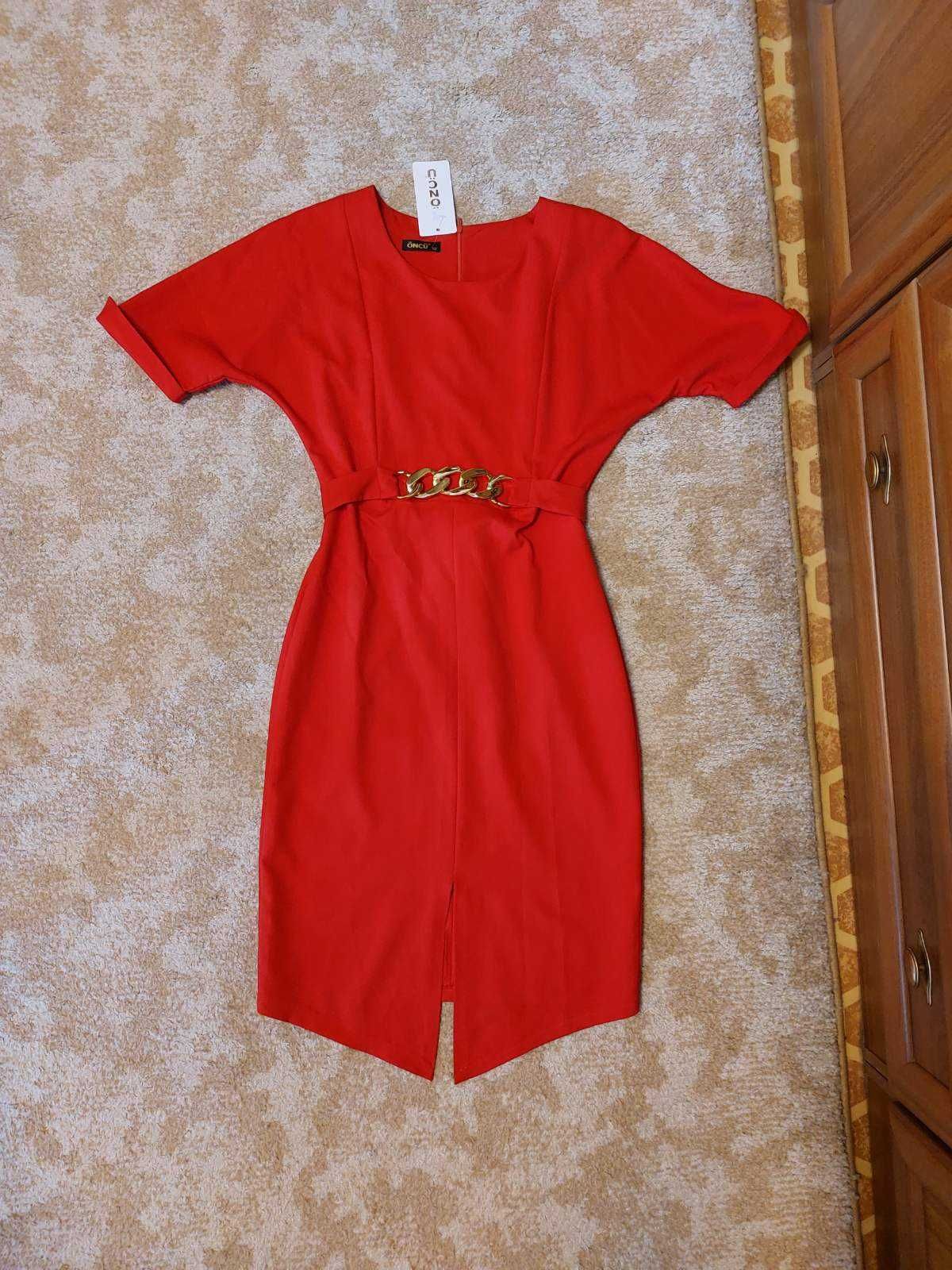 Нова червона сукня