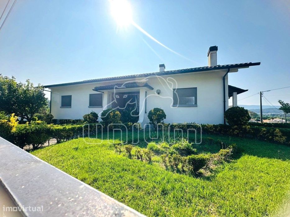 Moradia T4 em Lanhelas