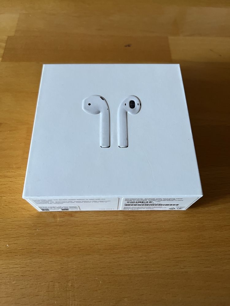 Коробка від AirPods