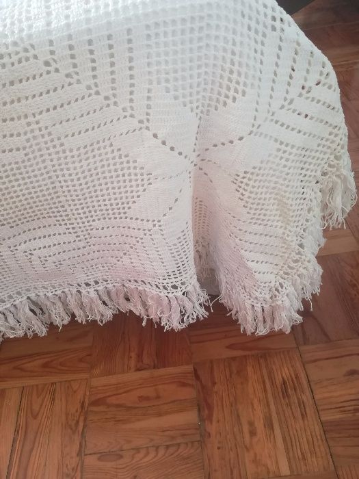 Colchas em crochet lindas e branquinhas